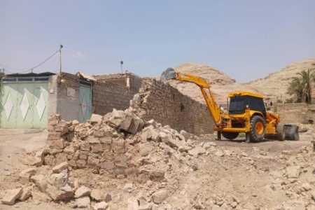 اجرای عملیات تعریض جاده شیخ مندنی با تخریب دیوار توسط شهرداری مسجدسلیمان