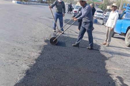 تداوم عملیات لکه‌گیری آسفالت در مناطق هشت‌بنگله، نفتون و دره اشکفت