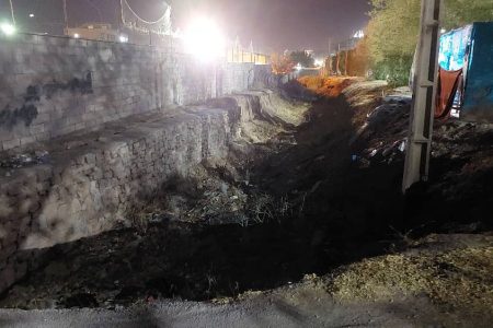 بازدید شبانه شهردار مسجدسلیمان از منطقه نفتک به منظور بررسی احداث پل ارتباطی سواره رو و دیوار حائل