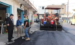 بازدید شهردار مسجدسلیمان از روند اجرای عملیات آسفالت معابر منطقه نمره یک