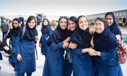 چالش‌های دانش‌آموزان با لباس فرم مدارس؛ نمی‌خواهیم شبیه دوران ناصرالدین‌شاه لباس بپوشیم!