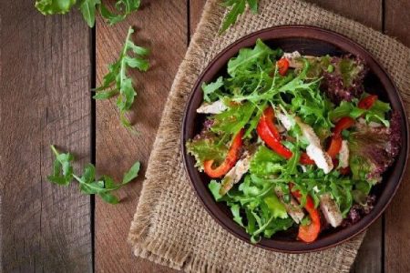 بالاخره سالاد را قبل از غذا باید خورد یا قبل از غذا ؟‌ !