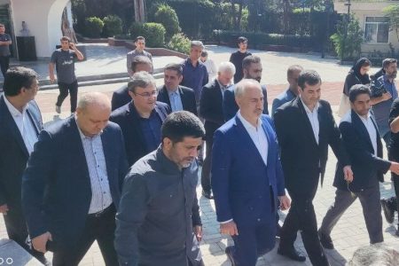 حضور مغز متفکر دولت در فدراسیون ورزش نخست کشور/ بازدید رئیس سازمان برنامه و بودجه از فدراسیون کشتی