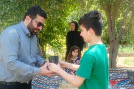 دیدار معاونت خدمات شهری شهرداری مسجدسلیمان با خانواده نمونه محیط زیست