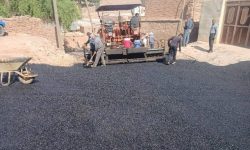 عملیات آسفالت معابر لین اصفهانی‌ها در بازار چشمه‌علی آغاز شد