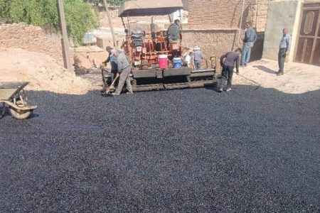 عملیات آسفالت معابر لین اصفهانی‌ها در بازار چشمه‌علی آغاز شد
