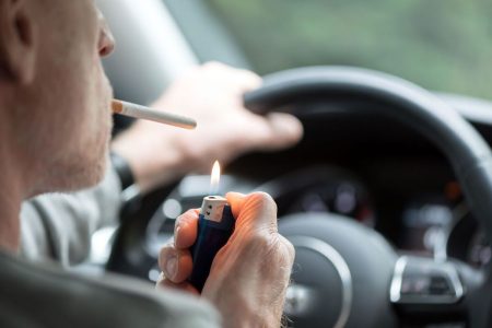 از بین بردن بوی سیگار در ماشین با ۷ روش ساده / بوی سیگار تا چند ساعت در ماشین می ماند ؟