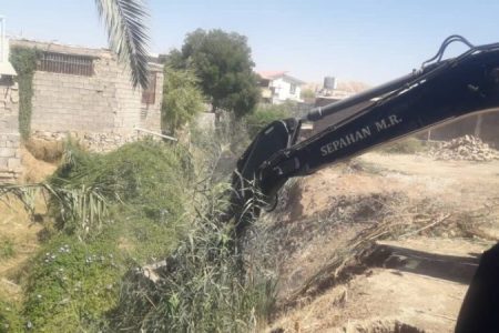 عملیات لایروبی و پاک‌سازی کانال خیابان فردوسی ۱۲ منطقه بی‌بیان انجام شد