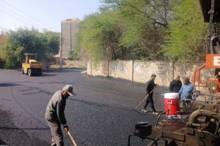 اجرای عملیات آسفالت‌ریزی معابر مجاور دبیرستان سینا