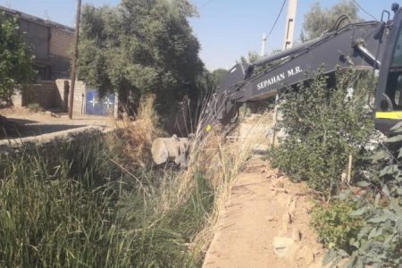 عملیات لایروبی کانال‌های محدوده باشگاه سوارکاران توسط شهرداری مسجدسلیمان