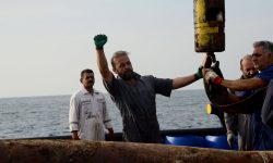 عملیات بازیابی، تعویض و نصب مجدد قطعات یک تجهیز مهم توسط کارکنان شرکت نفت فلات قاره ایران