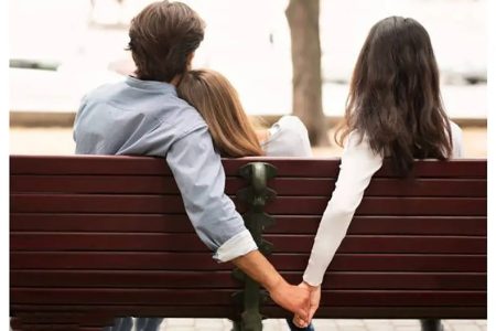 خواستم همسرم رو امتحان کنم خودم بیچاره شدم / دوستم عاشقش شد و من …