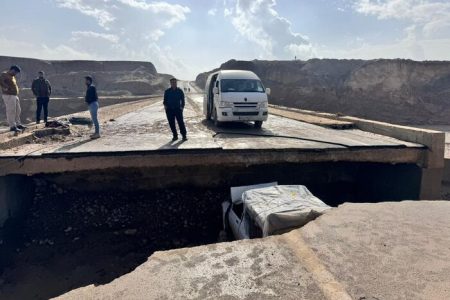 تخریب جاده ارتباطی مسجدسلیمان-هفتکل بر اثر سیلاب جان یک شهروند را گرفت