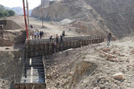 گام بلند شهرداری مسجدسلیمان در تکمیل پل مال‌کریم؛بتن‌ریزی نهایی ستون‌ها انجام شد