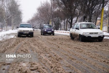 اشتباه رایج و خطرناک هنگام رانندگی در برف / آموزش رانندگی در هوای برفی؛ راهنمای کامل برای خودروهای دنده‌ای و اتومات