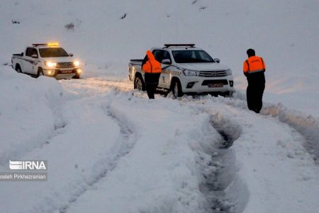 اسکان اضطراری ۲۷۰ مسافر گرفتار در برف کوهستان تاراز