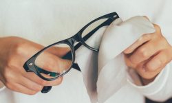 عینک‌های مطالعه را کنار بگذارید؛ تأیید نهایی قطره‌ای که چشمان شما را جوان می‌کند