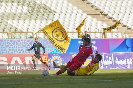 اتفاقات هفته شانزدهم لیگ فوتبال؛ استقلال و پرسپولیس تعارف سپاهان را رد کردند/ تراکتور جان بردن نداشت