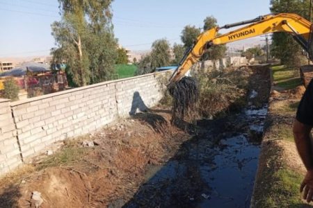 لایروبی کانال جنب پایانه ولیعصر در مسجدسلیمان