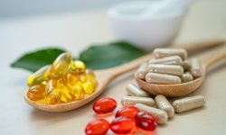 راهنمای کم نشدن ویتامین بدن در این روزها / چه کسانی نیاز ضروری به مکمل‌ها دارند؟