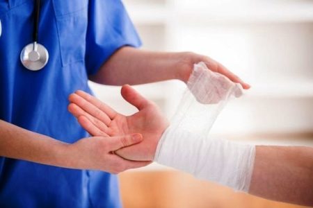 چگونه پانسمان کنیم ؟ / نحوه صحیح بستن پانسمان اضطراری بدون ابزار تخصصی