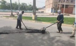 آغاز عملیات برداشت آسفالت فرسوده و لکه‌گیری جاده ساحلی توسط شهرداری کوت عبدالله