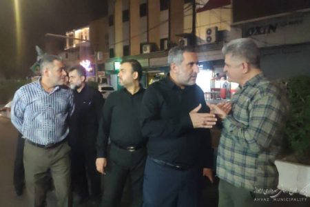 بازدید شبانه شهردار کلانشهر اهواز از عملیات اجرای آسفالت بلوار شریعتی