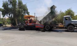 آسفالت به یکی دیگر از شریان‌های پرتردد مسجدسلیمان رسید؛ آغاز فاز نخست عملیات آسفالت محور پنج بنگله به باشگاه مرکزی