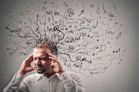 افکار منفی چیست و چرا ذهن ما را درگیر می‌کند؟