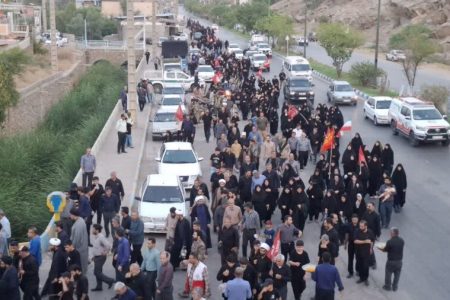 راهپیمایی جاماندگان اربعین حسینی(ع) در مسجدسلیمان برگزار شد؛ شهرداری در خط مقدم خدمات‌رسانی به عزاداران