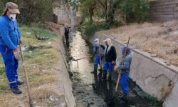 ساماندهی کانال‌های روباز منطقه بی‌بیان با آغاز عملیات لایروبی و آهک‌پاشی شهرداری