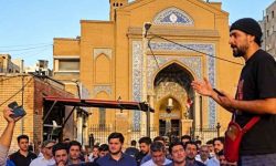 گفتگو با پیک موتوری معروف و ناجی روز آتش‌سوزی | حتی باربرها برای خرید موتور پول دادند | چه شد که چاووشی هم کمک کرد؟