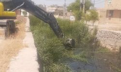 لایروبی آبراهه‌های نزدیکی ترمینال مسافربری توسط شهرداری مسجدسلیمان